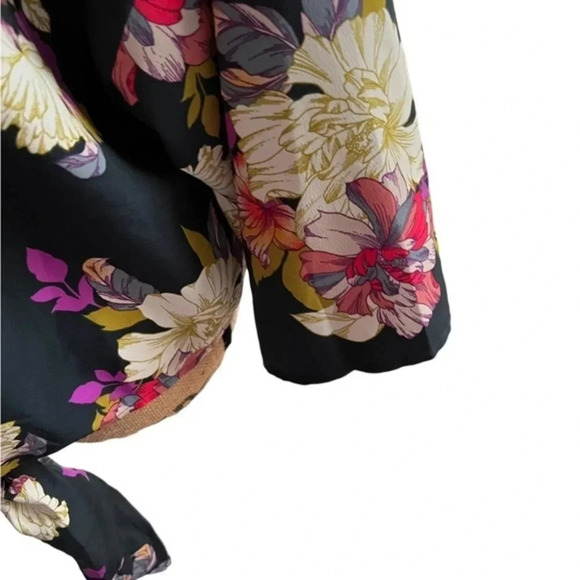 Forever 21 Black Floral‎ Tie Front Top NWT - Picture 4 of 8